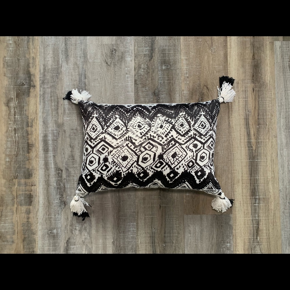 Pier 1 Throw Pillow 18” x 11” Black and White Tasseled